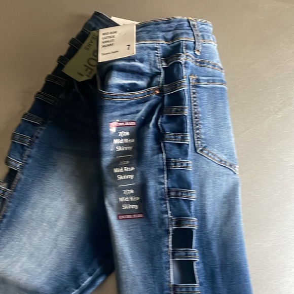 Mid rise, lattice, anklet, skinny jeans made by Encore - Picture 3 of 8